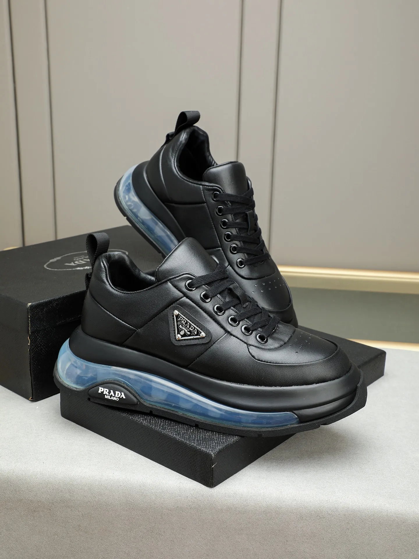 Men's shoes 💰640 Prada/Prada Men's casual shipping, imported cowhide upper, prada triangle logo, lambskin lining, original air cushion sole, rubber sewing process, rubber bottom layer, excellent shock absorption effect, comfortable on the feet! Size: 39-44 (38 45 customized)